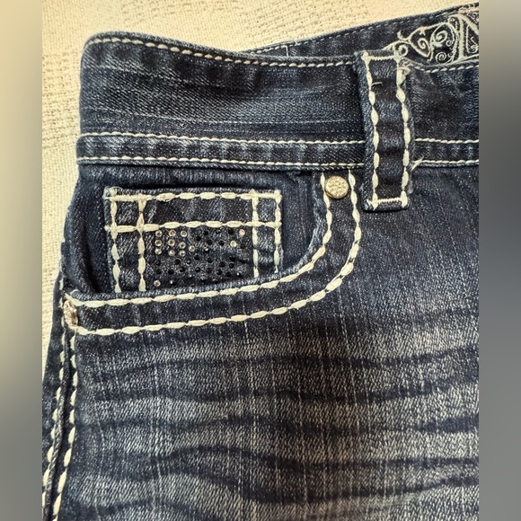 Maurices Premium Jeans shorts  Mid Rise Stretch - Picture 9 of 11